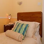 Ivyleigh House לינה וארוחת בוקר פורטלויס