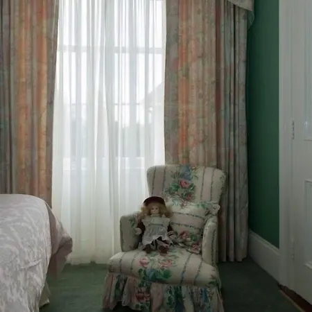 Ivyleigh House Порт-Лиише