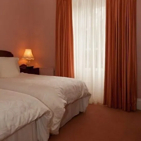Ivyleigh House Порт-Лиише